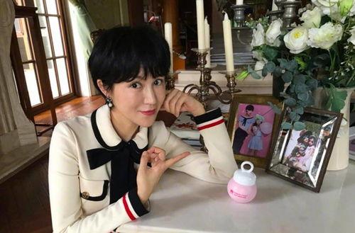 鲍蕾的家庭背景,出身名门，优雅才女的人生轨迹